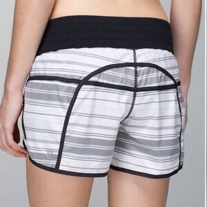 Lululemon Tracker Short II 2-way Stretch in Mini Groovy Stripe Dune Horizontal